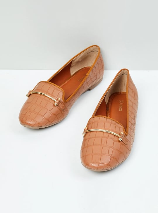 Women Textured Ballerinas