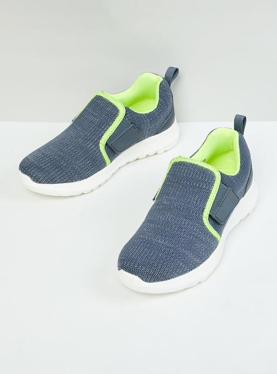 Boys Textured Slip-On Sports Shoes