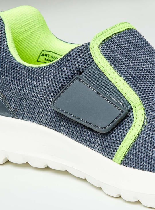 Boys Textured Slip-On Sports Shoes