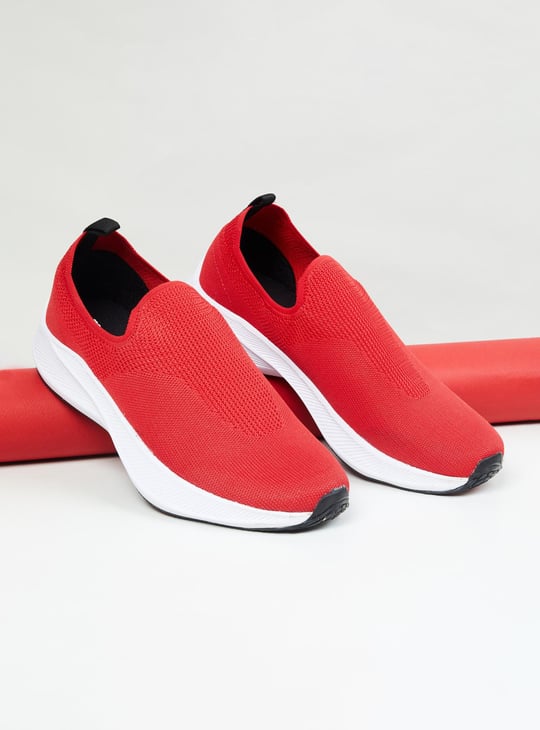 Men Textured Slip-On Sports Shoes