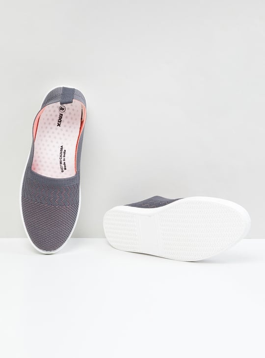 Women Textured Canvas Shoes 