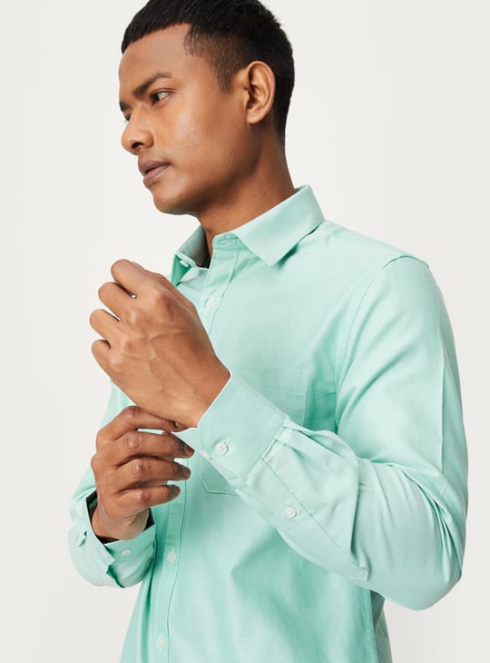 Men Solid Slim Fit Oxford Shirt