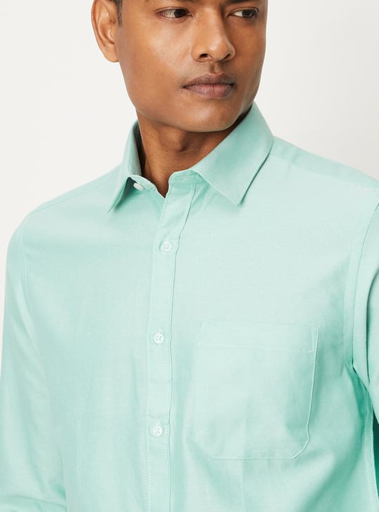 Men Solid Slim Fit Oxford Shirt