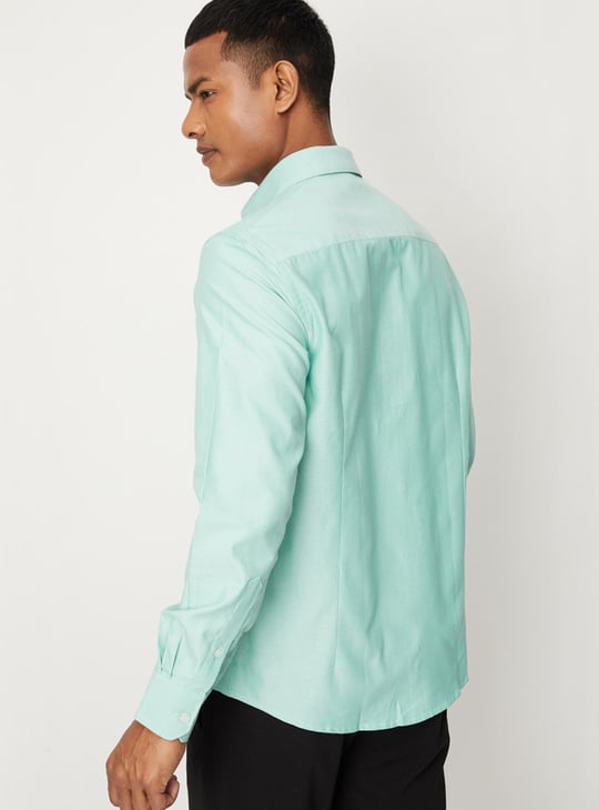 Men Solid Slim Fit Oxford Shirt