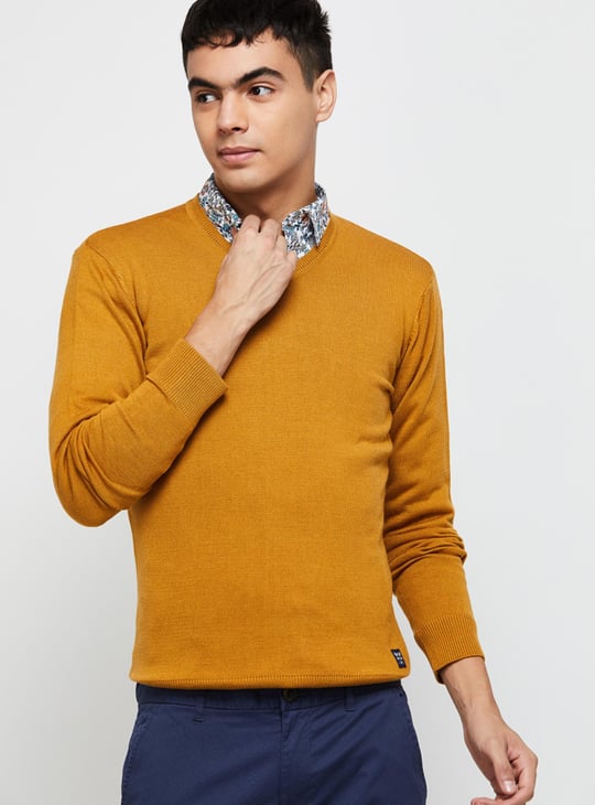 Men Light Weight V-Neck Sweater