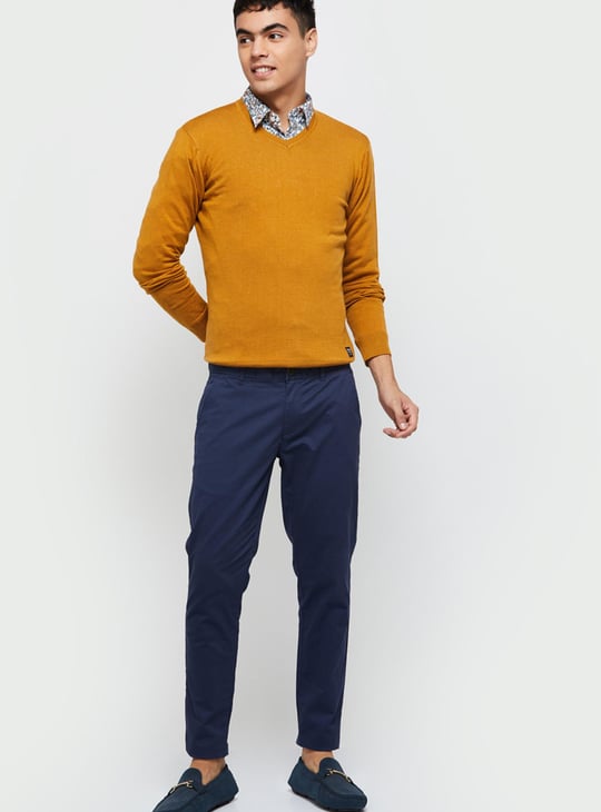 Men Light Weight V-Neck Sweater