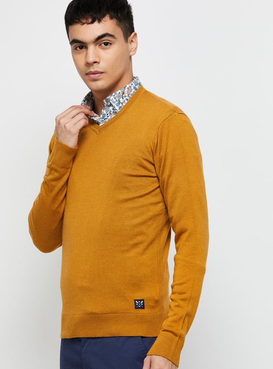 Men Light Weight V-Neck Sweater