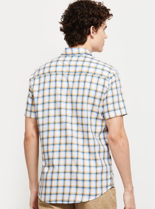 Men Checked Regular Fit Half Sleeves Casual Shirt 