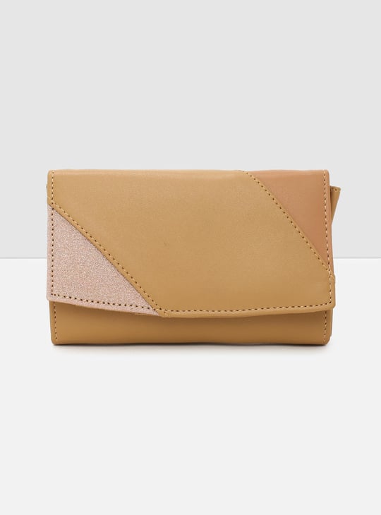 Women Textured Magnetic Closure Wallet