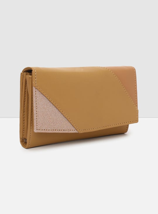 Women Textured Magnetic Closure Wallet