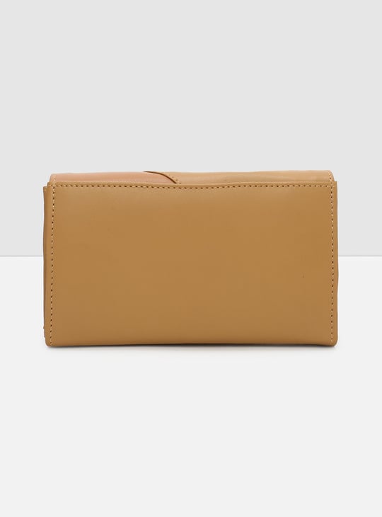 Women Textured Magnetic Closure Wallet