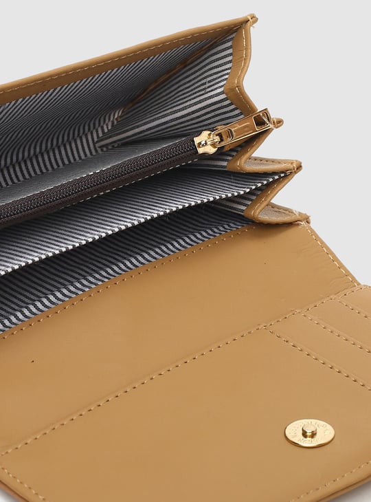 Women Textured Magnetic Closure Wallet