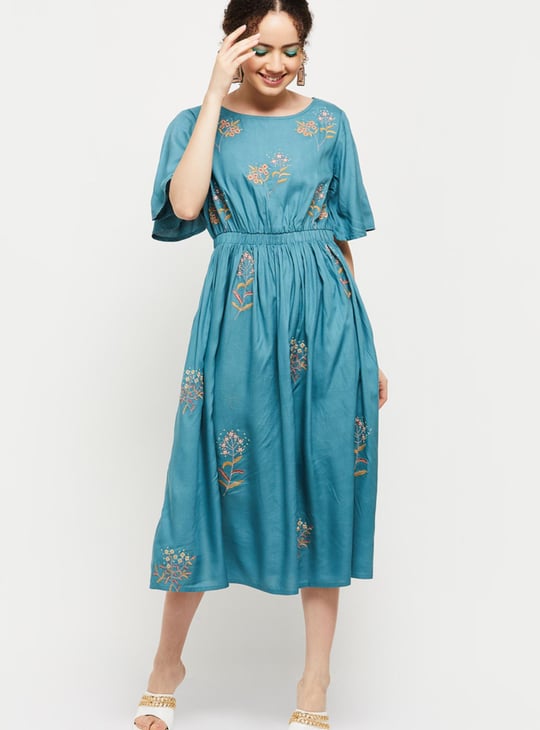 Women Embroidered Round Neck A-line Dress 