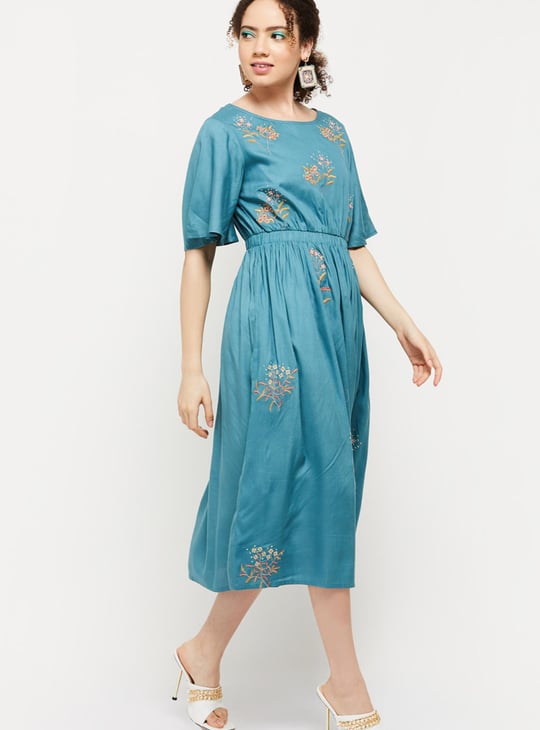 Women Embroidered Round Neck A-line Dress 