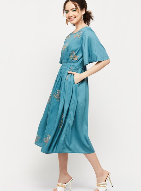 Women Embroidered Round Neck A-line Dress 