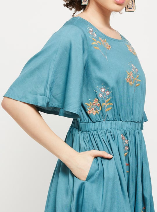 Women Embroidered Round Neck A-line Dress 