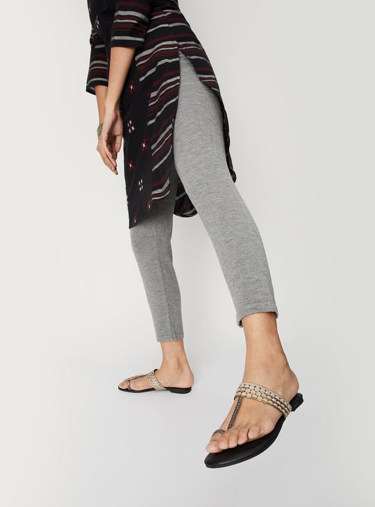Women Textured Knit Leggings with Pockets
