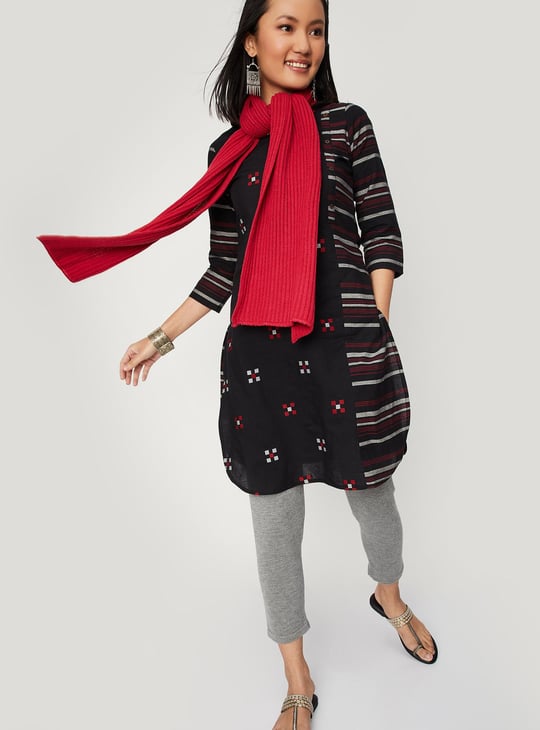 Women Textured Knit Leggings with Pockets