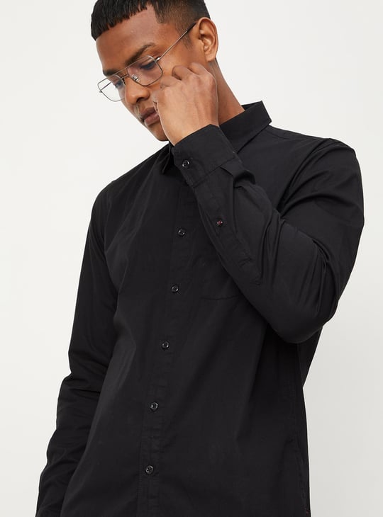 Men Solid Slim Fit Smart Casual Shirt