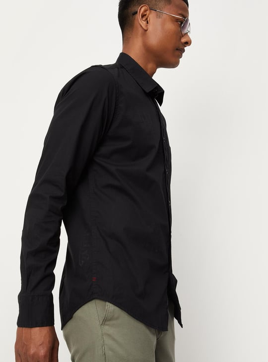 Men Solid Slim Fit Smart Casual Shirt