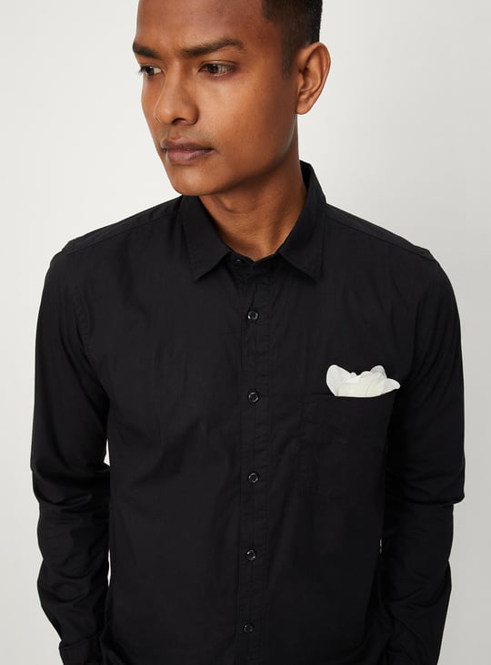 Men Solid Slim Fit Smart Casual Shirt