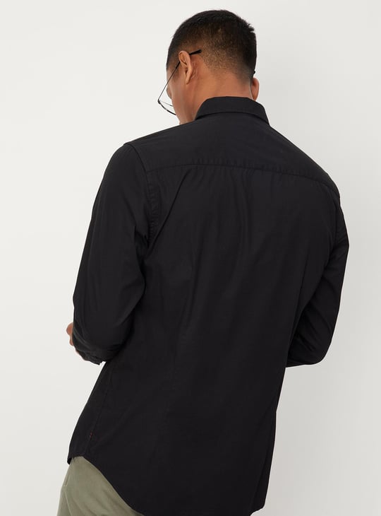 Men Solid Slim Fit Smart Casual Shirt