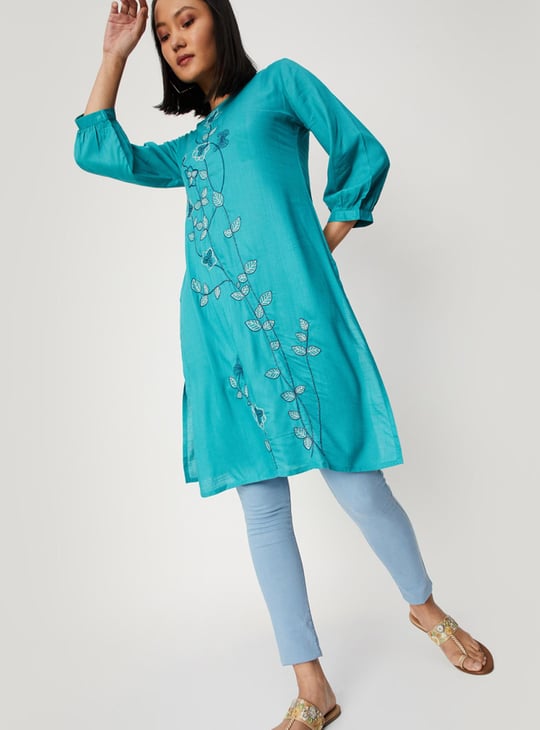 Women Butterfly Embroidered Straight Kurta