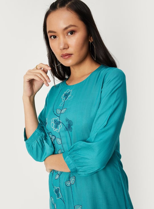 Women Butterfly Embroidered Straight Kurta