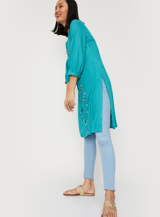 Women Butterfly Embroidered Straight Kurta