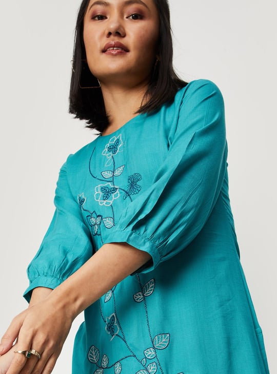 Women Butterfly Embroidered Straight Kurta