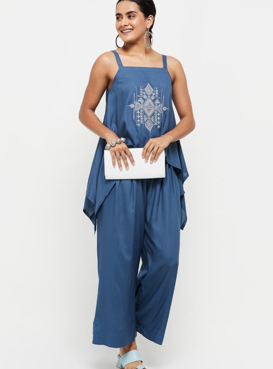 Women Embroidered Asymmetric Hem Crop Top 