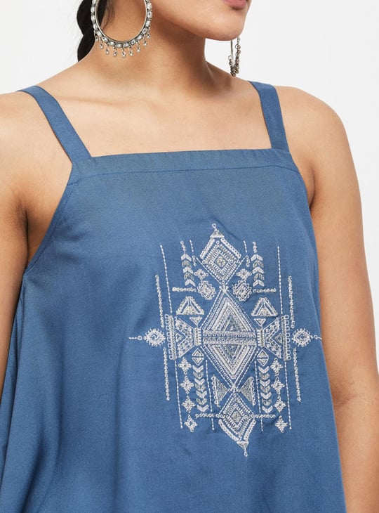 Women Embroidered Asymmetric Hem Crop Top 