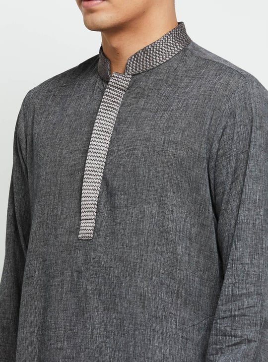 Men Solid Mandarin Collar Long Kurta 