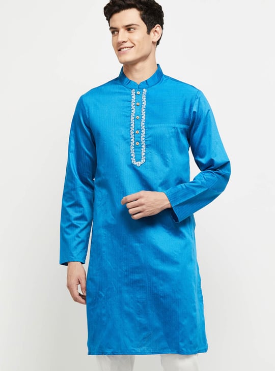 Men Embroidered Mandarin Collar Long Kurta