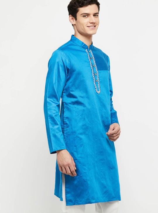 Men Embroidered Mandarin Collar Long Kurta