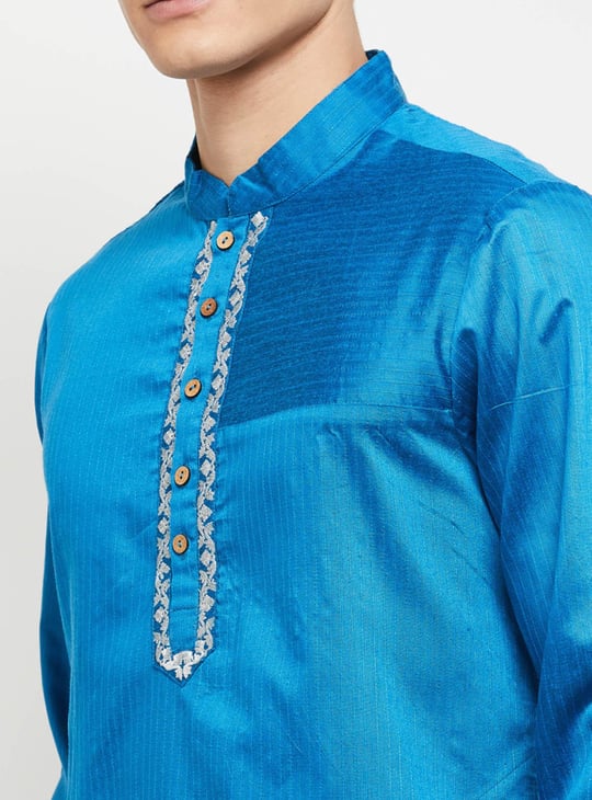 Men Embroidered Mandarin Collar Long Kurta