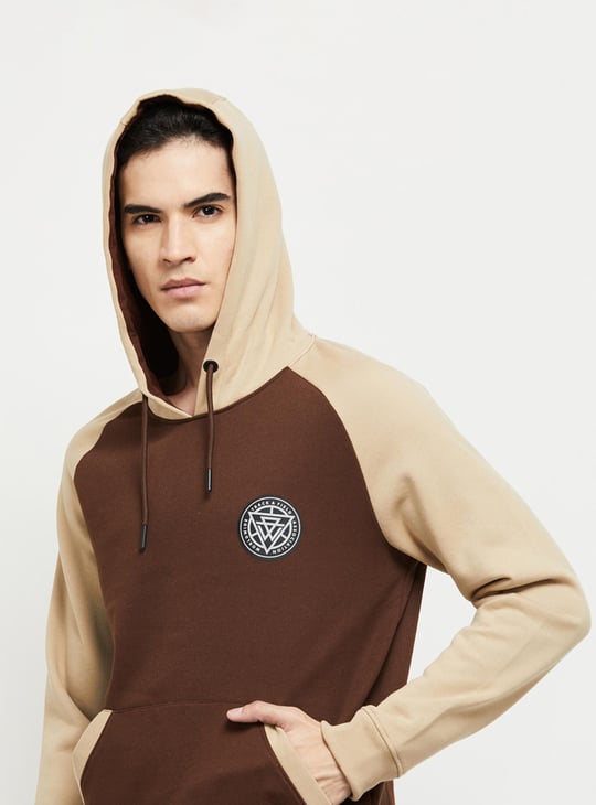 Men Colourblocked Hooded Pullover Sweatshirt