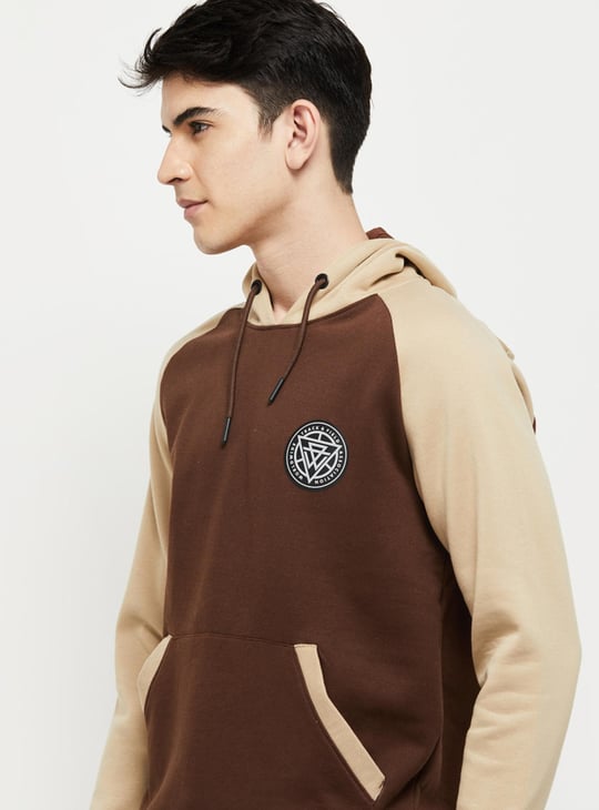 Men Colourblocked Hooded Pullover Sweatshirt