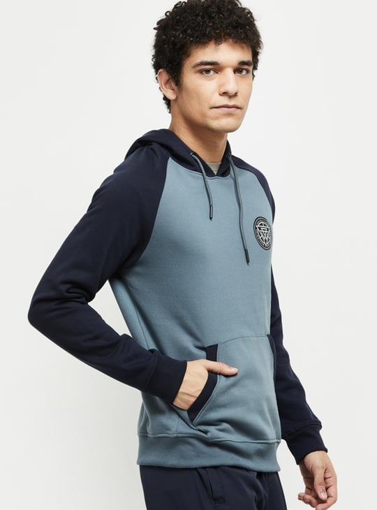 Men Colourblock Hooded Ribbed Sweatshirt