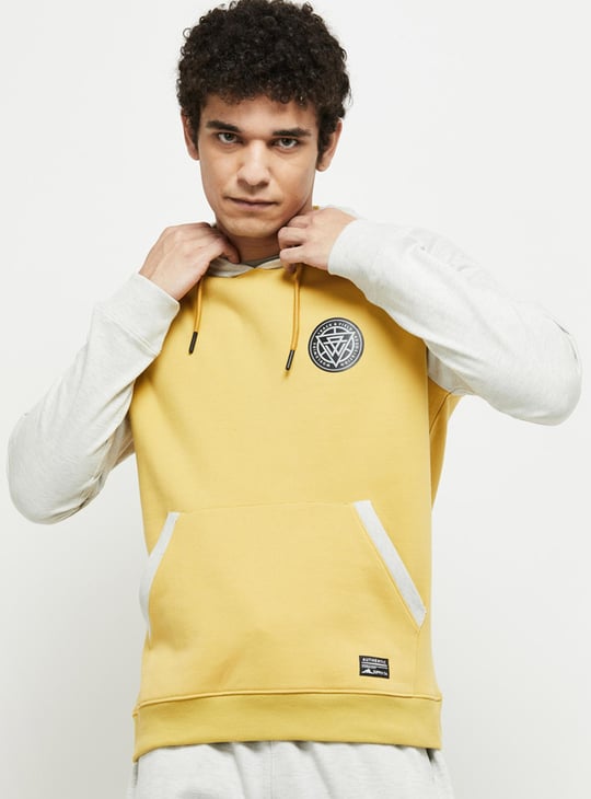 Men Colourblock Hooded Ribbed Sweatshirt