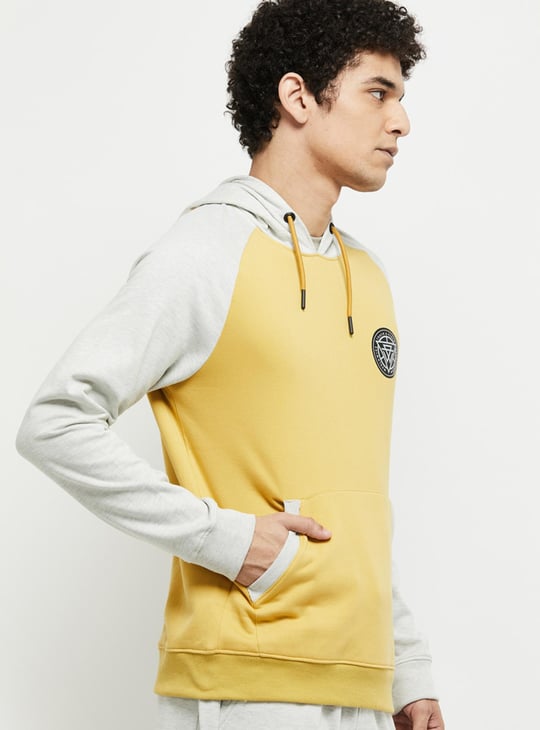 Men Colourblock Hooded Ribbed Sweatshirt