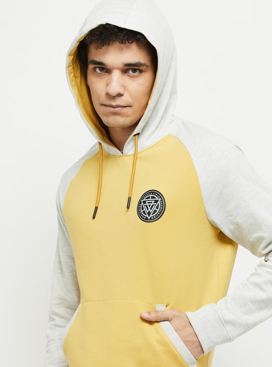 Men Colourblock Hooded Ribbed Sweatshirt