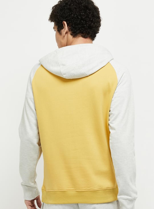 Men Colourblock Hooded Ribbed Sweatshirt