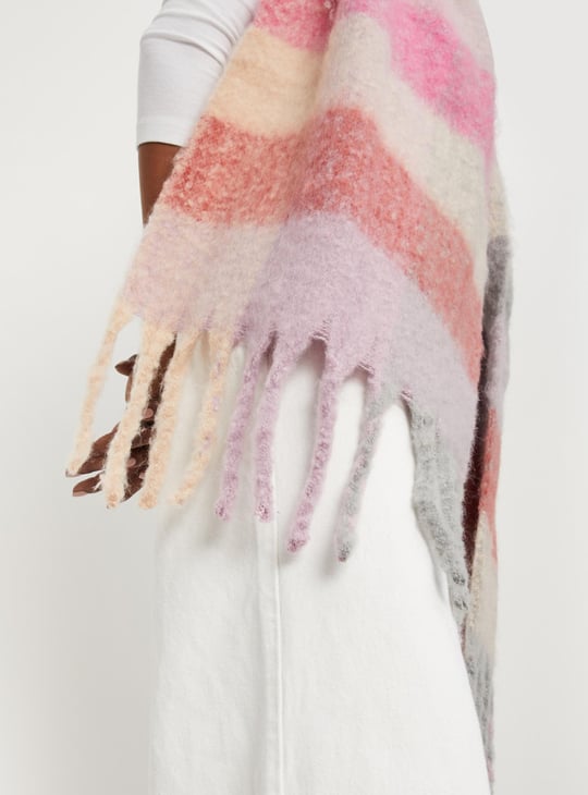 Women Checked Muffler With Fringes