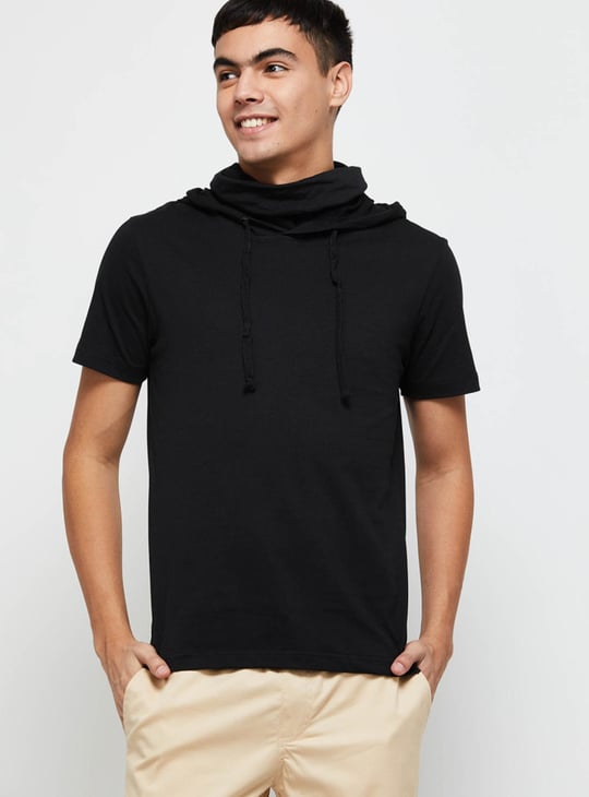 Men Solid Half Sleeves Slim Fit Hooded T-shirt 