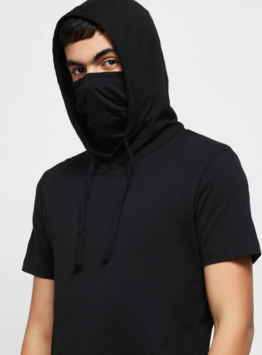 Men Solid Half Sleeves Slim Fit Hooded T-shirt 