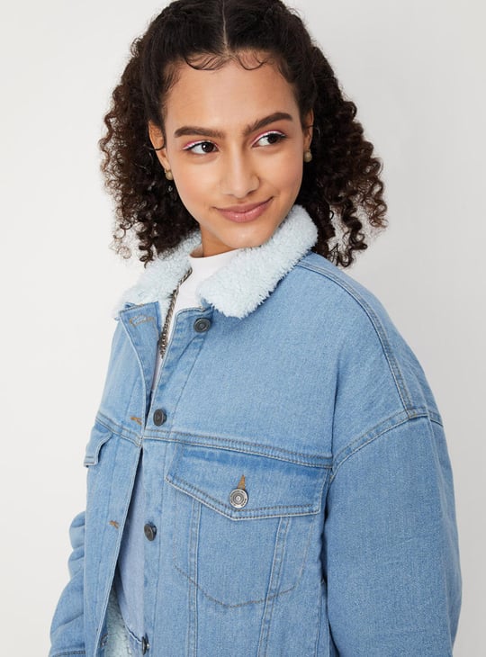 Women Stonewashed Full Sleeves Denim Jacket With Faux Fur Collar