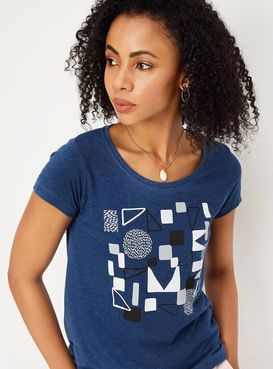 Women Graphic Print T-shirt with Short Sleeves
