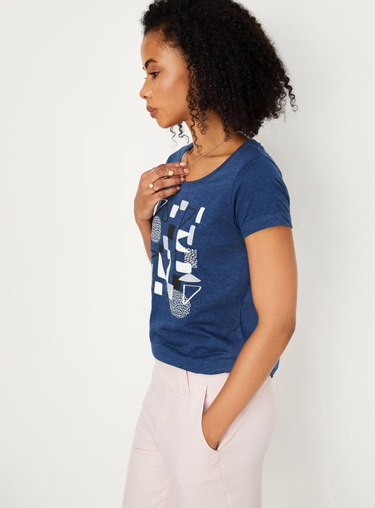 Women Graphic Print T-shirt with Short Sleeves