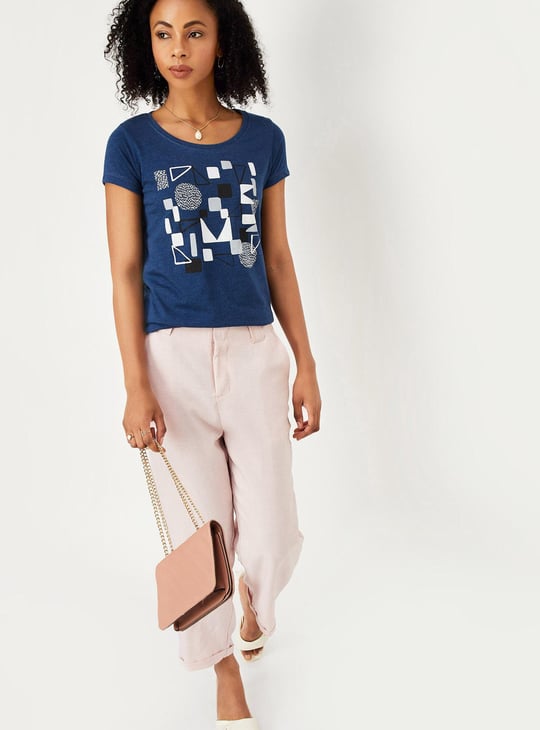 Women Graphic Print T-shirt with Short Sleeves